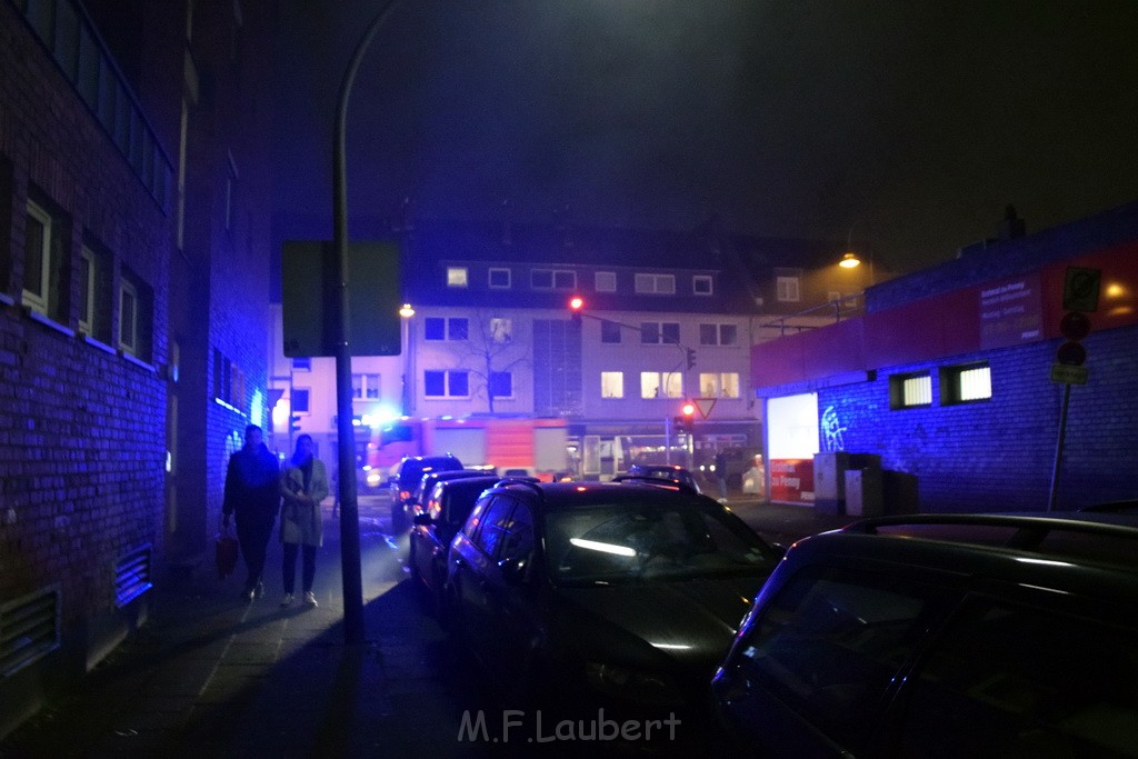 Feuer Papp Presscontainer Koeln Hoehenberg Bochumerstr P003.JPG - Miklos Laubert